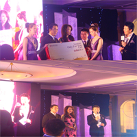 温兆伦萧蔷出席阳光医院活动