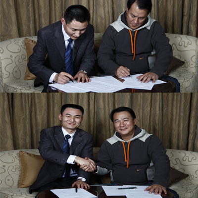 李修贤签约苏州欧雅特水管现场